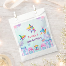 Festa de aniversário de tubarão-arco-íris divertid