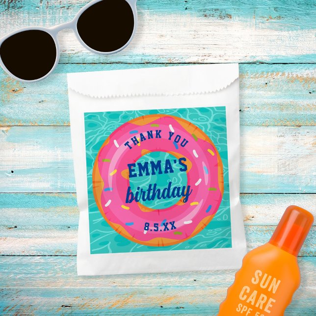 Sacolinha Festa de Piscina dentro do tubo de Rosquinha rosa- (Criador carregado)