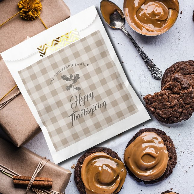 Sacolinha Folhagem de Ação de Graças deixa Xadrez castanha (Thanksgiving Fall Foliage Leaves Brown Plaid Favor Bag)