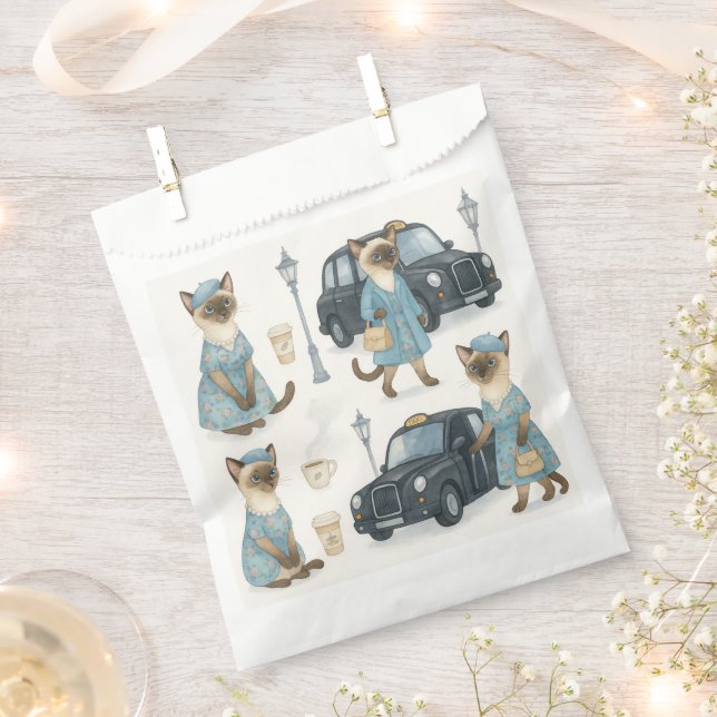 Sacolinha Gato com táxi preto em Londres, Inglaterra (Cortado)