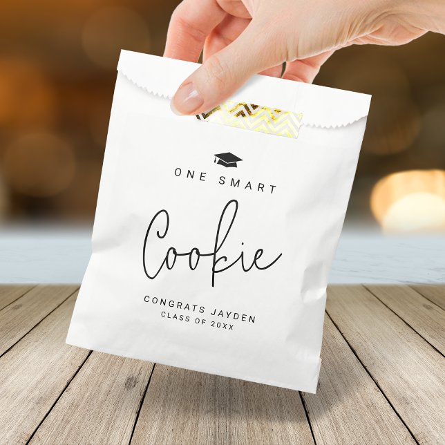 Sacolinha Graduação de Um Smart Cookie de Script Moderno (Modern Script One Smart Cookie Graduation Favor Bag)