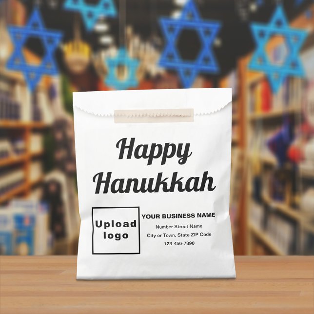 Sacolinha Hanukkah | Marca Comercial | Saco de Papel Branco (Business brand with Hanukkah greeting on white paper bag)