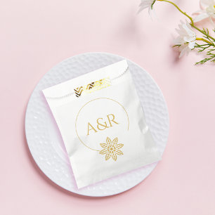 Sacolinha Joias elegantes, casamento entre quadros e iniciai