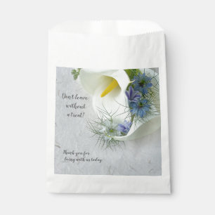 Sacolinha Lírios Calla e flores nigella