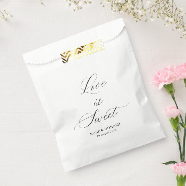 Sacolinha Love is sweet black script wedding (Selado)