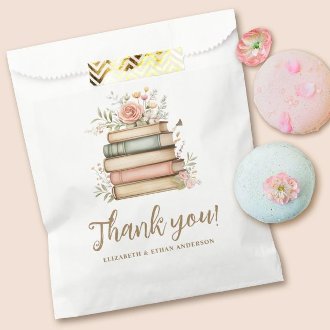 Sacolinha Nosso Próximo Capítulo Chá de fraldas Storybook Ob (give a special treat for your guests in this pretty book themed baby shower favor bag.)