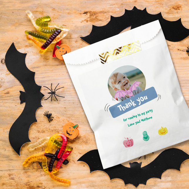 Sacolinha Obrigado de festa de aniversário no Halloween (Nice customizable paper bag to thank for the visit to the Halloween anniversary party. )