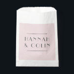 Sacolinha Peônia Rosa Empoeirada Romântica Moderno<br><div class="desc">Elementos: Rosas e peônias em um fundo rosa poeirento. Seus detalhes são emoldurados em uma moldura geométrica moderna. Fontes modernas sem serifa são usadas para um visual limpo. Cores: rosa poeirento, burgundy, marsala, amora, blush, malva, creme, ameixa, verde. Temas: romântico, botânico, boho, natural, jardim encantado, vintage, country. Jardim boêmio. Coleção:...</div>