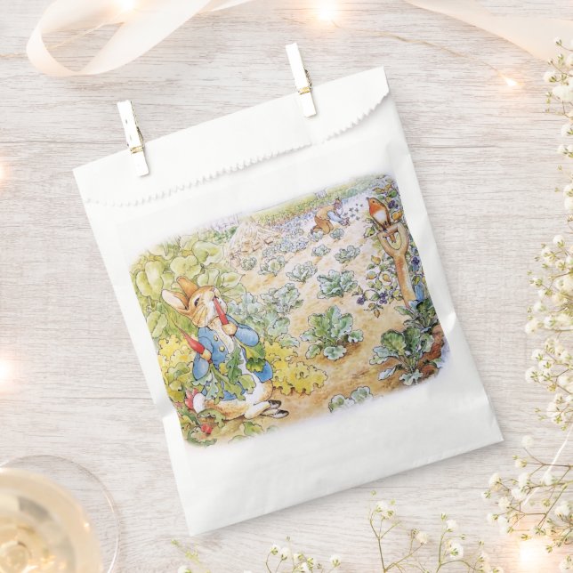 Sacolinha Peter the Rabbit Comendo Cenouras (Cortado)