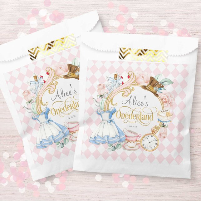 Sacolinha Pink, Alice Onederland, Girl 1st birthday snack (Pink, Alice Onederland, girl 1st birthday snack paper bags.)