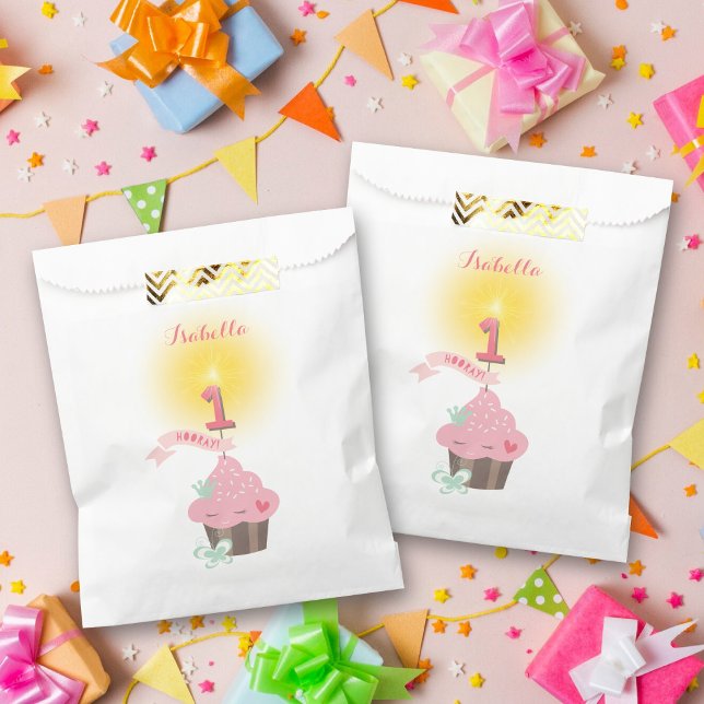 Sacolinha Primeiro aniversario da Menina de Cupcake Rosa (Little Miss Pink Princess Cupcake Baby Girl's 1st Birthday Party Favor Bag @ fatfatin_mini_me)