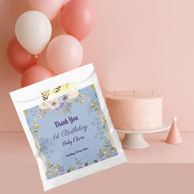 Sacolinha Primeiro aniversario Floral de Flor Azul Pastel Pe (Pastel Blue Little Flower Bud Floral 1st Birthday Favor Bag)