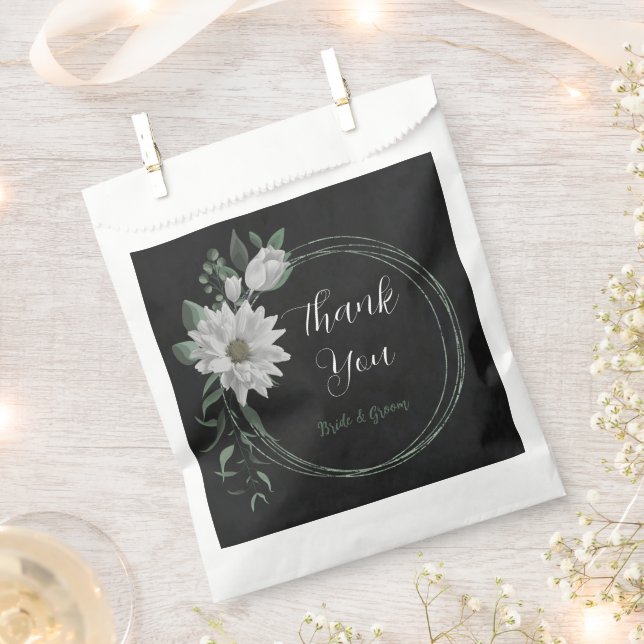 Sacolinha romance de flores brancas e folhas verdes (Cortado)