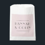 Sacolinha Romântica Peônia Rosa Poeirento Moderno<br><div class="desc">Elementos: Rosas e peônias em um fundo rosa poeirento. Seus detalhes são emoldurados em uma moldura geométrica moderna. Fontes modernas sem serifa são usadas para um visual limpo. Cores: rosa poeirento, burgundy, marsala, amora, blush, malva, creme, ameixa, verde. Temas: romântico, botânico, boho, natural, jardim encantado, vintage, campo. Jardim boêmio. Coleção:...</div>