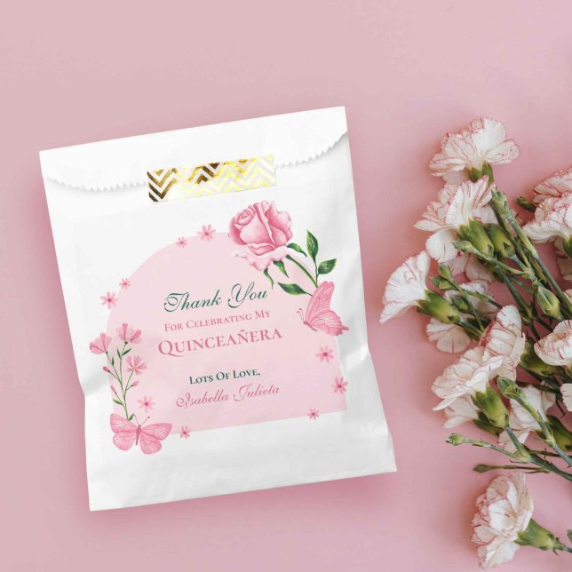 Sacolinha Rosas Rosa Esbranquiçadas e Quinceañera Floral com (Blush Pink Roses & Butterfly Floral Quinceañera Favor Bag)