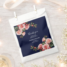 Rosas vermelhas e rosadas escuras e sombrias azul 