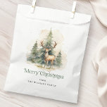 Sacolinha Saco e árvores de Natal Nome feliz de Natal<br><div class="desc">Bolsas de Natal que apresentam uma bela pintura aquosa de um saco em frente às árvores de Natal. Texto verde "Feliz Natal" e nome personalizável abaixo.</div>