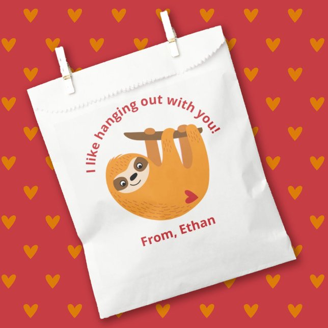 Sacolinha Sala de aulas de Namorados para crianças bonitas (A cute kids classroom Valentines Day treat bag featuring a cute sloth)
