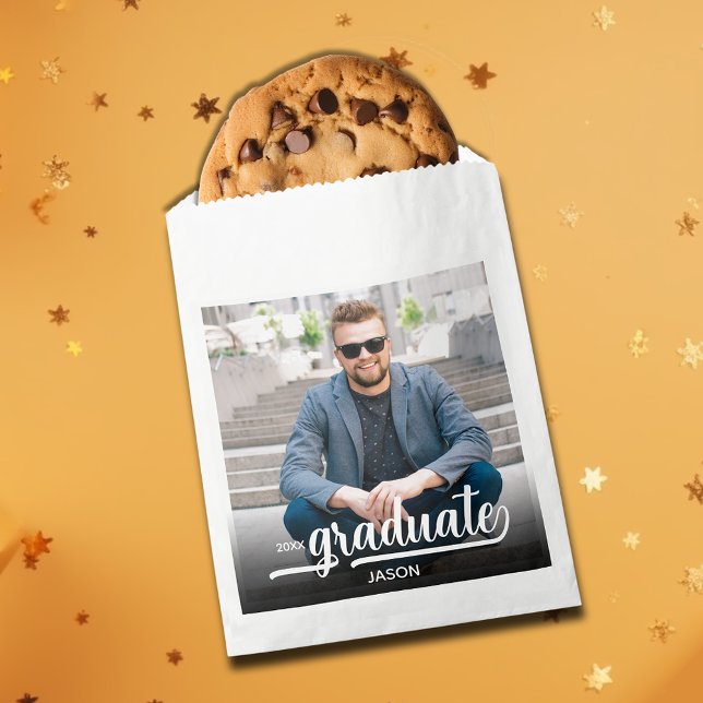 Sacolinha Script do Formando Branco de Fotografias (Graduate Script and Photo on White Treat Favor Bags)