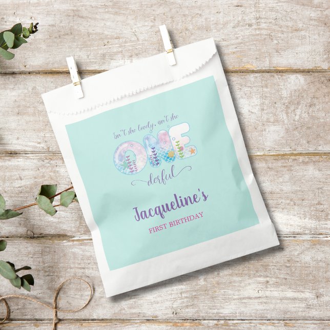 Sacolinha Sob o Partido do primeiro aniversario das Rapariga (ONEderful under the sea 1st birthday favor bag.)