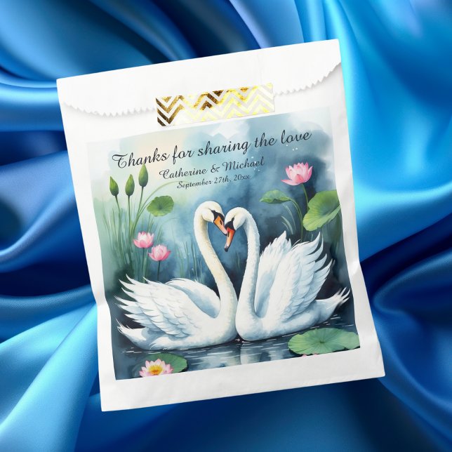 Sacolinha Swans In Love Watercolor Lotus Lake Wedding (Criador carregado)