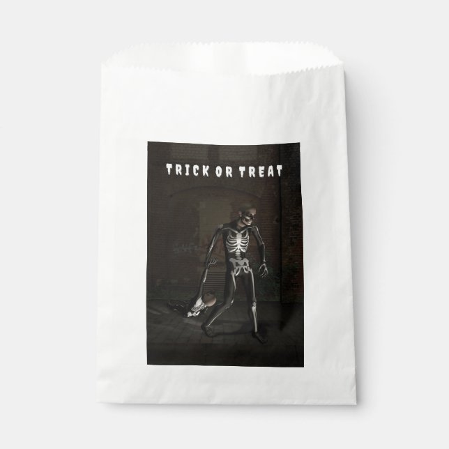 Sacolinha Trick or Treat. Man dressed as skeleton (Frente)