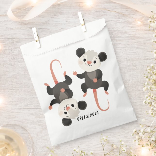 Sacolinha Two Lying Opossums, Custom Birthday Date (Cortado)