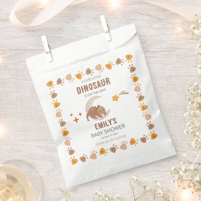 Sacolinha Um Dinossauro Bonito Está A Caminho De Chá de fral (Cortado)