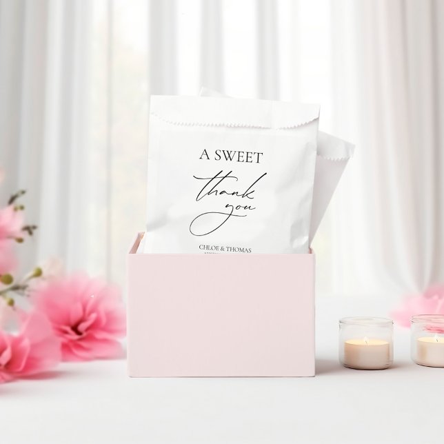 Sacolinha Um Doce Minimalista Preto e Branco (A Sweet Thank You Black & White Minimalist Favor Bag)