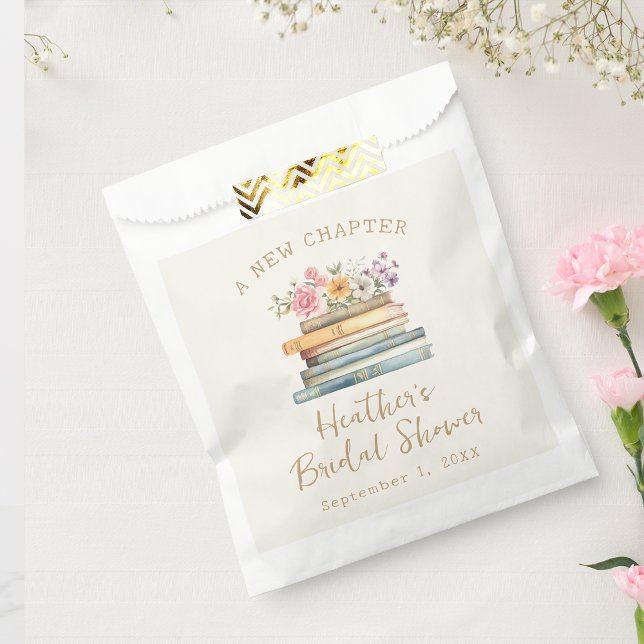 Sacolinha Um novo capítulo Chá de panela de livros de flores (A New Chapter Wildflower Books Bridal Shower Favor Bag by Painted Paperie
)