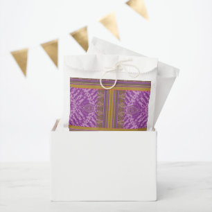 Sacolinha um padrão de pontos cruzados com um roxo e um amar