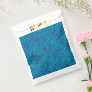 Sacolinha Um papel de embrulho azul com um padrão artístico