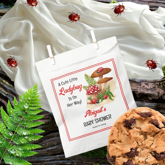 Sacolinha Uma Pequena Damibuta Bonita Está A Caminho Do Chá  ("A Cute Little Ladybug Is On Her Way!" Girl Baby Shower Favor Bags)