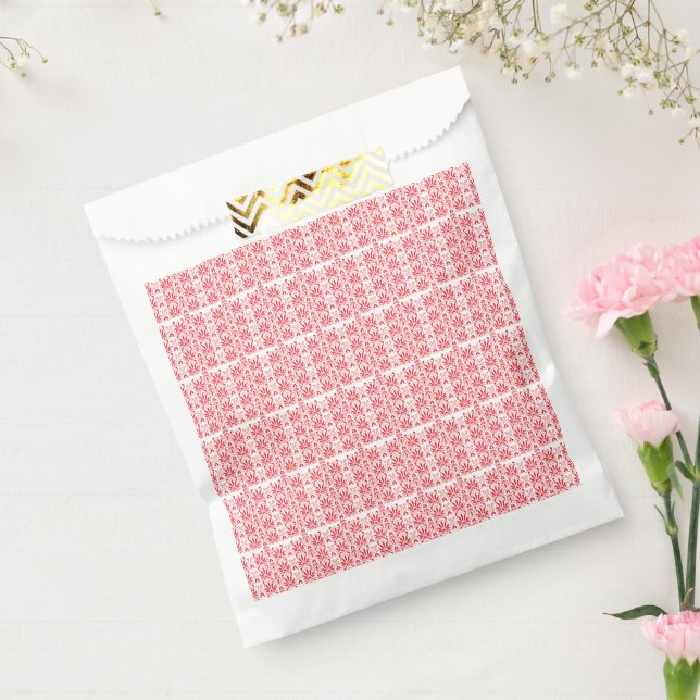 Sacolinha Uma rosa vermelha vibrante com colírios suavemente (Selado)