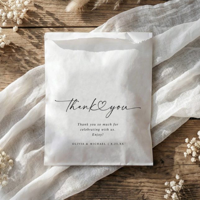 Sacolinhas de Agradecimento de Coração para Casame (Personalized printed wedding treat bag with thank you script and heart in black and white)