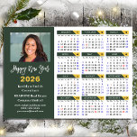 Sage Green 2026 Calendar Business Simple Magnetic<br><div class="desc">Cartão Magnético de Feriado Moderno de Negócios com Script Manuscrito de Calendário do Sage Green 2026 com Calendário 2026 com feriados. Todos os textos estão pré-organizados para que você personalize fácil e rapidamente com seus próprios detalhes.</div>