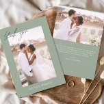 Sage Green Budget Casamento Foto Obrigado Cartões<br><div class="desc">Sage Green Budget Wedding Obrigado Cartões que têm uma foto na frente e atrás. Os cartões de agradecimento contêm uma tipografia cursiva moderna,  escrita com letra de mão,  que é elegante,  simples e moderna para usar depois de você celebrar o dia de casamento simples e minimalista.</div>