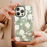 Sage Green Chinoiserie Bird Peony Garden Monograma<br><div class="desc">Esta design de inspiração chinesa apresenta elegantes florais botânicos,  pássaros e verdes em verde-sábio e branco de marfim. Personalize a capa de telefone com o seu monograma ou inicial.</div>