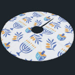 Saia Para Árvore De Natal De Lã Dreidel e Menorah White Hanukkah<br><div class="desc">Dreidel e Menorah White Hanukkah Fleece Tree Skirt</div>