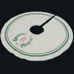 Saia Para Árvore De Natal De Poliéster Bandas de Natal e Camiseiros Monográficos<br><div class="desc">Saia de árvore de Natal projetada por personalização com uma borda de círculo listrada e fofinha e personalizada com o monograma da sua família ou outro texto personalizado em um quadro de coroa de louros. Impresso fundo de roupa de burlap faux rustic. Clique em Personalizar para adicionar o seu próprio...</div>