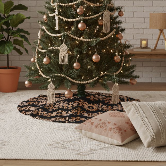 Saia Para Árvore De Natal De Poliéster Copper Snowflake Black Christmas Tree Skirt (Add a touch of modern bohemian style to your holiday.)