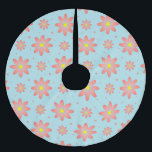 Saia Para Árvore De Natal De Poliéster Coral, rosa e pó, flores de margarida delicadas, a<br><div class="desc">Um belo padrão com flores margaridas pequenas e grandes em um gradiente macio - de cor-de-rosa coral com centro amarelo a azul em pó, colocado sobre um fundo leve. O design é complementado por pontos cor-de-rosa coral irregulares, adicionando leveza e charme. Uma escolha perfeita para amantes de padrões românticos, botânicos...</div>