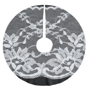Saia Para Árvore De Natal De Poliéster Lace floral branco: fundo preto.