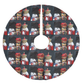 Saia Para Árvore De Natal De Poliéster Três nutcrackers no fundo escuro