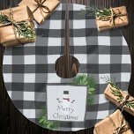 Saia Para Árvore De Natal De Poliéster Xadrez de Buffalo Snowman | Preto e Branco<br><div class="desc">Adicione o encanto do país aconchegante à sua decoração de feriado com esta saia de Natal Xadrez Búfalo e Negra. Apresentando um bonitão alegre com um chapéu clássico e um cachecol, o design é acentuado com a festiva pátria de pinheiro de férias e uma xadrez de búfalo ousada e padrão...</div>
