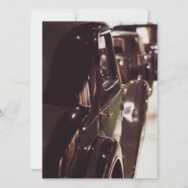Sala de exposição de belos carros clássicos antigo (Frente)