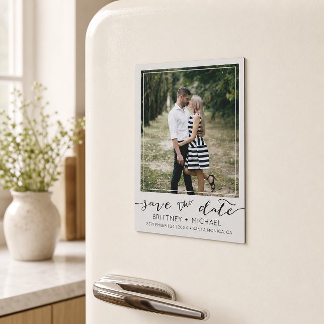 Salvamento de Data Personalizado Moderno Foto Cinz (Announce your wedding with this modern custom photo save-the-date design. )