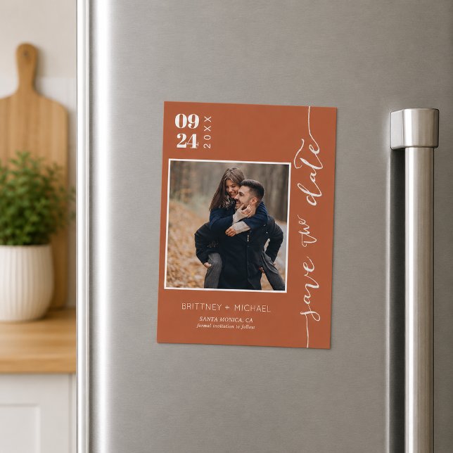 Salvar data de foto em terracota (Trendy terracotta photo save the date featuring elegant handwritten script magnet)