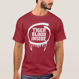 Sangue do tigre dentro da camisa para o roupa