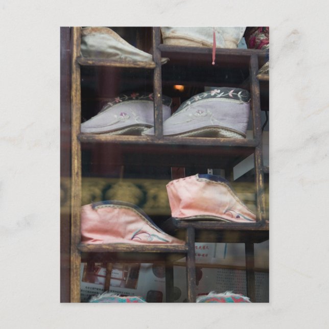 Sapatos de mulher chineses vintage - cartão postal (Frente)